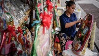Menurut keterangan para pedagang, di tengah pandemi COVID-19, penjualan parsel lebaran menurun 80 persen dari tahun sebelumnya.