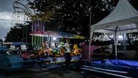 Berkurangnya jumlah pengunjung pasar malam di kawasan Kanal Banjir Timur itu terjadi imbas penerapan pembatasan sosial berskala besar (PSBB) yang diberlakukan di Ibu Kota guna menekan jumlah penyebaran virus Corona.