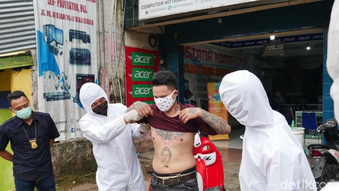 Polisi ber-APD di  Cianjur gelar razia preman
