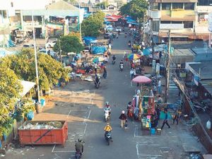 Physical Distancing Pasar Anyar Tangerang: Melanggar, Tak Boleh Jualan