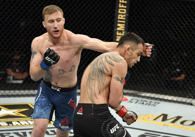 Justin Gaethje versus Tony Ferguson di UFC 249.