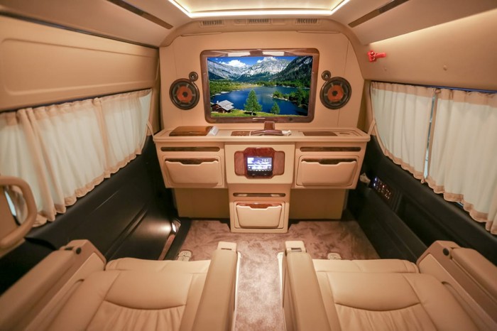Partisi Interior Mobil untuk Cegah Penularan Corona Partisi Interior Mobil untuk Cegah Penularan Corona