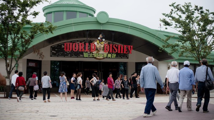 Toko ritel World Disney Retail Store di Disneyland Park, Chuansha New Town of Pudong New Area.