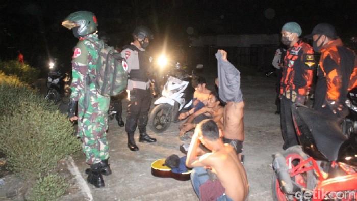 Sejumlah anak muda di Gowa digerebek sedang pesta tuak di semak-semak (dok. Istimewa)