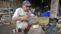 Satu buah talempong dihargai mulai Rp 190 ribu hingga Rp 250 ribu. Biasanya talempong dimainkan dengan jumlah delapan hingga 16 buah. 