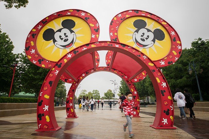 Disneyland Shanghai di China sempat ditutup selama 3 bulan imbas pandemi Corona. Kini tempat wisata akan dibuka kembali dan siap menyambut wisatawan.