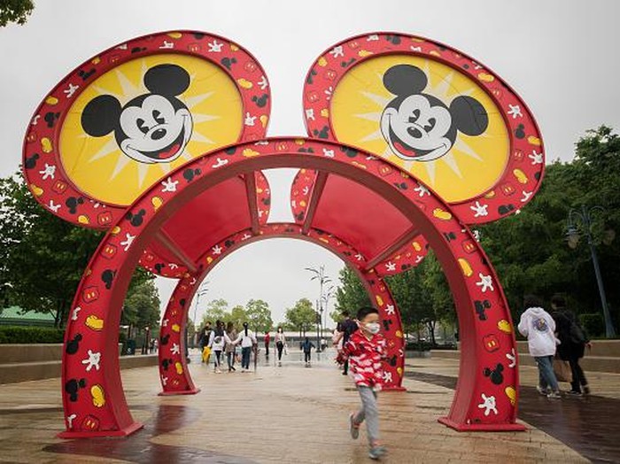 Disneyland Shanghai di China sempat ditutup selama 3 bulan imbas pandemi Corona. Kini tempat wisata akan dibuka kembali dan siap menyambut wisatawan.