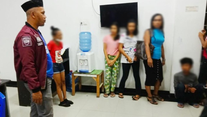 Waria dan PSK diamankan