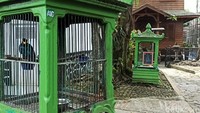 Taman Satwa Cikembulan yang berada di kawasan Garut, Jawa Barat, tampak sepi dari aktivitas pengunjung.