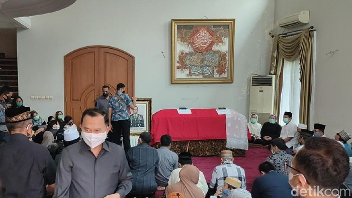 Suasana rumah duka Jenderal (Purn) Djoko Santoso