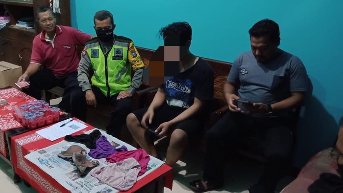 Seorang pria asal Ngawi diamankan oleh warga perumahan Desa/Kecamatan Babadan, Ponorogo. Ia mencuri celana dalam wanita dan kutang.