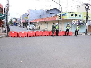 Tekan Aktivitas Warga, Dua Jalan di Indramayu Ditutup Selama PSBB