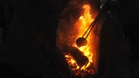Kondisi cuaca sangat mempengaruhi cepat atau lambatnya proses pembuatan talempong, karena penjemuran butuh sinar matahari. Setelah penjemuran untuk lapisan terakhir, barulah bakal cetakan talempong dibakar di tungku pembakaran khusus. Pada saat inilah, lilin yang berada di dalam lapisan tanah itu akan mencair dan membentuk cetakan talempong.