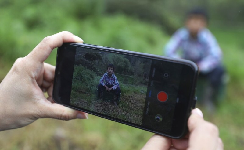 Wabah Corona berdampak ke berbagai sektor kehidupan masyarakat. Seperti petani wanita di Kolombia ini yang mengisi waktu karantina Corona dengan jadi Youtuber.