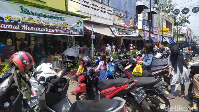 Aktivitas warga di Cianjur saat PSBB