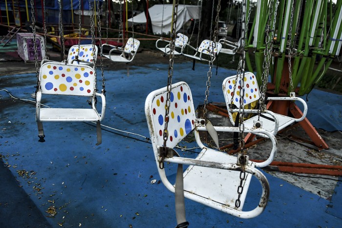 Pasar Malam di Kanal Banjir Timur, Jaktim, berhenti beroperasi. Pasar malam itu berhenti beroperasi karena tidak adanya pengunjung usai PSBB diterapkan.