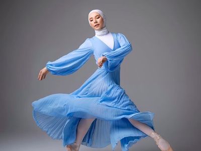 Mualaf Sejak Kecil, Ini Kisah Inspiratif Balerina Berhijab Pertama di Dunia