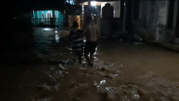 Banjir Rendam Perumahan di Jambi