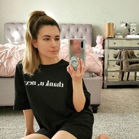 Gamer online Natalia Mogolon jadi sorotan setelah disebut melakukan pelanggaran kesopanan dan ketelanjangan di saluran siaran langsungnya. Hal ini terjadi setelah Natalia mengalami insiden malfungsi busana dan tak sengaja memperlihatkan putingnya. Foto: dok. Instagram