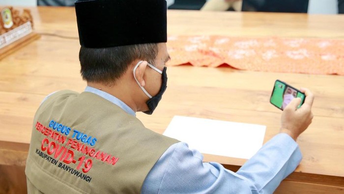 Bupati Anas Beri Semangat Penyintas COVID-19