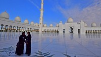 Masjid Sheikh Zayed mampu menampung 40 ribu jamaah dalam satu waktu sholat. (AFP/GIUSEPPE CACACE)