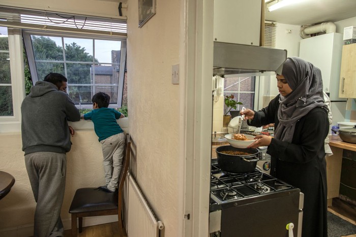 Potret Keluarga Muslim di London dan Australia Saat Ramadan Umat Muslim sedunia melakukan ibadah puasa selama bulan Ramadan. Seperti terlihat di keluarga Muslim di London dan Australia, mereka menikmati Ramadan dengan menyenangkan dan dipenuhi amalan puasa. Begini potretnya: