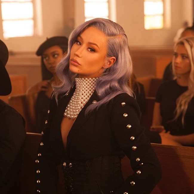 Rapper wanita asal Australia itu dikabarkan telah melahirkan seorang bayi laki-laki pada April 2020. Iggy sendiri tidak pernah mengumumkan bahwa dirinya hamil dan melahirkan anak. Foto: Instagram @thenewclassic