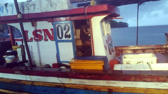 Kapal penangkap ikan yang mengangkut nelayan tewas di Sukabumi