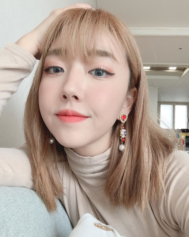 Mungkin banyak yang penasaran bagaimana bisa Sunny fasih berbahasa Indonesia. Lantaran, Sunny sejak kecil hingga ia SMA tinggal di Bali.  Foto: Instagram sunnydahye