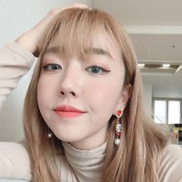 Mungkin banyak yang penasaran bagaimana bisa Sunny fasih berbahasa Indonesia. Lantaran, Sunny sejak kecil hingga ia SMA tinggal di Bali.  Foto: Instagram sunnydahye