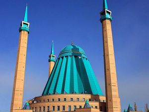 Potret Masjid Mashkhur Jusup yang Unik dari Kazakhstan