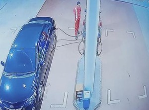 Ulah Pengemudi Mabuk: Tak Bayar Bensin lalu Seruduk Motor