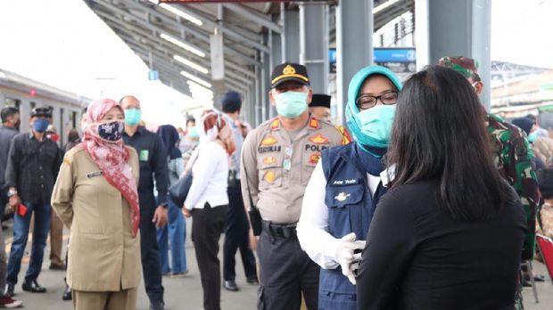 Tes massal Corona kepada penumpang KRL, Bupati Bogor Ade Yasin