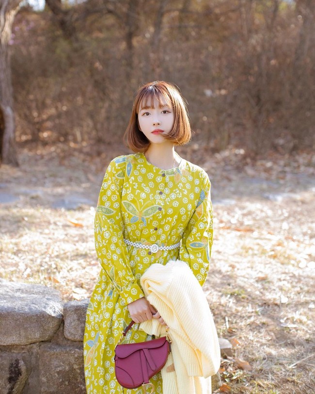 Salah satu konten yang sempat jadi kontroversi yakni saat dirinya menjalani operasi plastik. Sunny menjalani operasi plastik kelopak mata, rahang, dagu, payudara hingga menghilangkan lemak.  Foto: Instagram sunnydahye