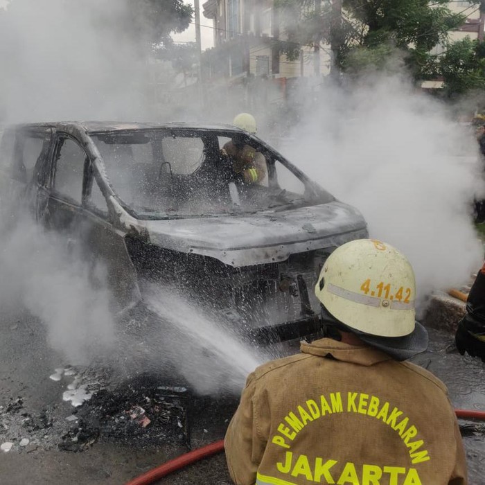 Kebakaran Mobil