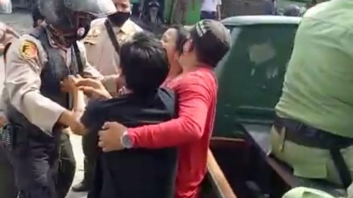 Viral Pedagang Warkop di Bekasi Ngamuk saat Ditertibkan, Begini Kejadiannya