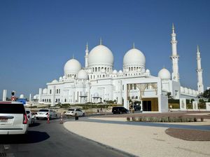 Tak Seperti Dubai, Abu Dhabi Belum Mau Terima Turis