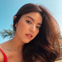 Ggigie muncul di serial 2gether The Series episode 12 sebagai orang ketiga yang hadir di antara percintaan pemeran utama, Sarawat dan Tine. Foto: Instagram @ggigie