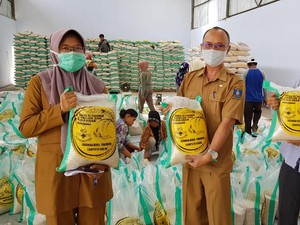Pemkab Serang Turunkan 126 Ton Beras Cadangan, Akan Dibagi ke 326 Desa
