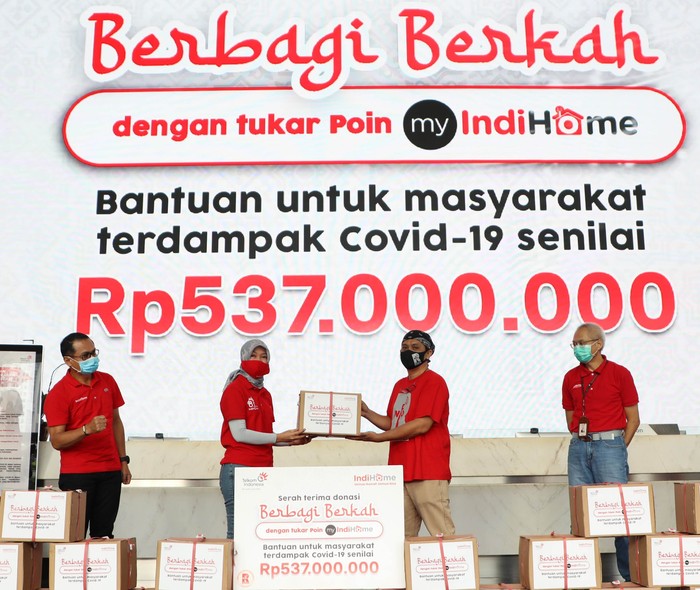 Donasi 3.000 Paket Sembako untuk Warga Terdampak COVID-19 Hampir seluruh negara di dunia termasuk Indonesia tengah dilanda pandemi Virus Corona atau COVID-19. Tak hanya berdampak pada aktivitas warga saja yang terbatas, tapi ekonomi masyarakat pun ikut terdampak.