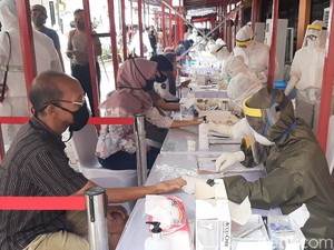 Cegah Corona, Sejumlah Pedagang di Pasar Bogor Jalani Rapid Test