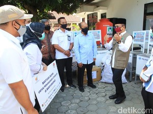 BUMN Bantu Ratusan APD untuk Satgas COVID-19 Banyuwangi