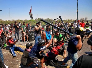 Korban Tewas Akibat Bentrokan Meningkat, Ribuan Orang di Irak Turun ke Jalan