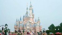 Disneyland Shanghai dibuka kembali setelah ditutup untuk umum sejak 25 Januari 2020 untuk menghindari meluasnya wabah virus Corona.