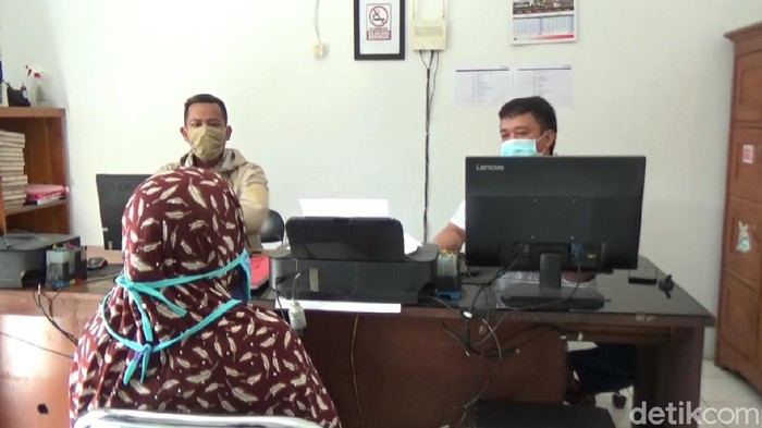 Seorang ibu bacok anaknya di Purwakarta