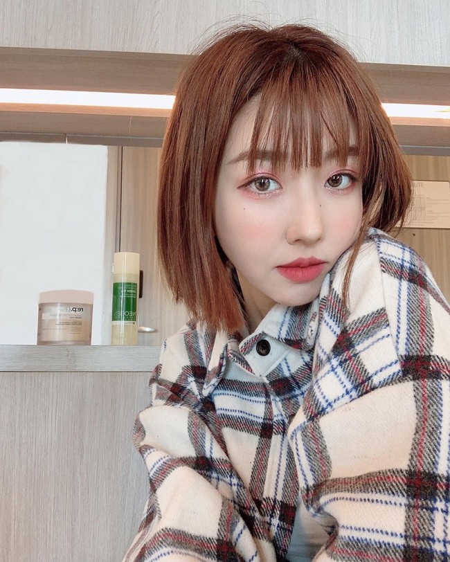 Sunny pun kuliah di Indonesia. Dia adalah lulusah hukum dari Universitas Gadjah Mada di Yogyakarta. Setelah lulus kuliah, Sunny pindah ke Korea Selatan untuk bekerja di stasiun TV, dan akhirnya kini menjadi Youtuber.  Foto: Instagram sunnydahye