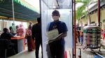 Suasana Hari Pertama Pencairan BLT di Surabaya
