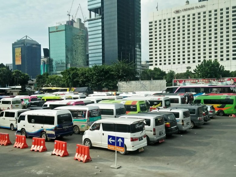202 kendaraan travel gelap angkut pemudik diamankan polisi 202 kendaraan travel gelap angkut pemudik diamankan polisi