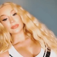 Beberapa penggemarnya berpikir bahwa unggahan tersebut mungkin hanyalah salah satu foto yang sudah diambil sejak lama. Namun setelahnya Iggy mengunggah rekaman video singkat di Instagram Storynya sambil mengenakan pakaian yang sama seperti di dalam foto. Foto: Instagram @thenewclassic