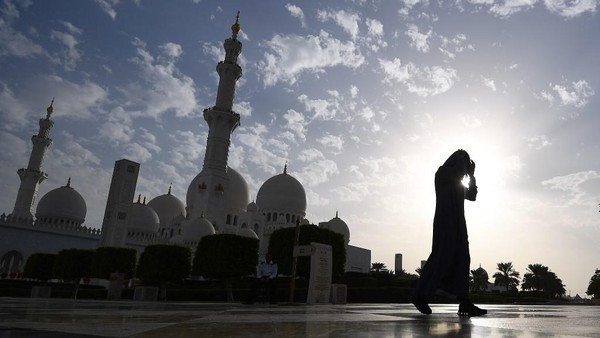 Selama dua tahun beruntun, Masjid Sheikh Zayed masuk daftar peringkat kedua tempat favorit pelancong.  (AFP/GIUSEPPE CACACE)